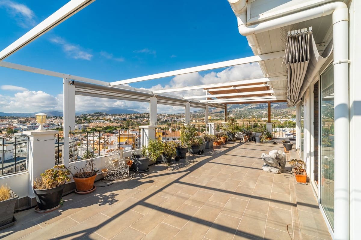 3 sypialnia Penthouse na sprzedaż w Fuengirola z basenem garażem - 1 250 000 € (Ref: 9444892)