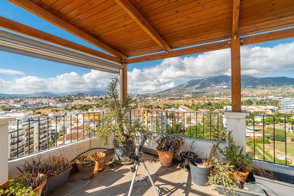 3 sypialnia Penthouse na sprzedaż w Fuengirola z basenem garażem - 1 250 000 € (Ref: 9444892)