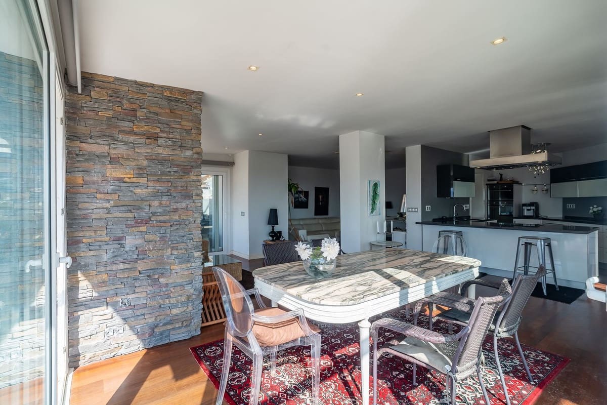 3 sypialnia Penthouse na sprzedaż w Fuengirola z basenem garażem - 1 250 000 € (Ref: 9444892)