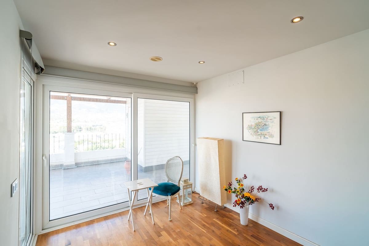 3 sypialnia Penthouse na sprzedaż w Fuengirola z basenem garażem - 1 250 000 € (Ref: 9444892)