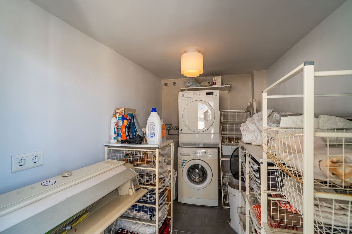 3 sypialnia Penthouse na sprzedaż w Fuengirola z basenem garażem - 1 250 000 € (Ref: 9444892)