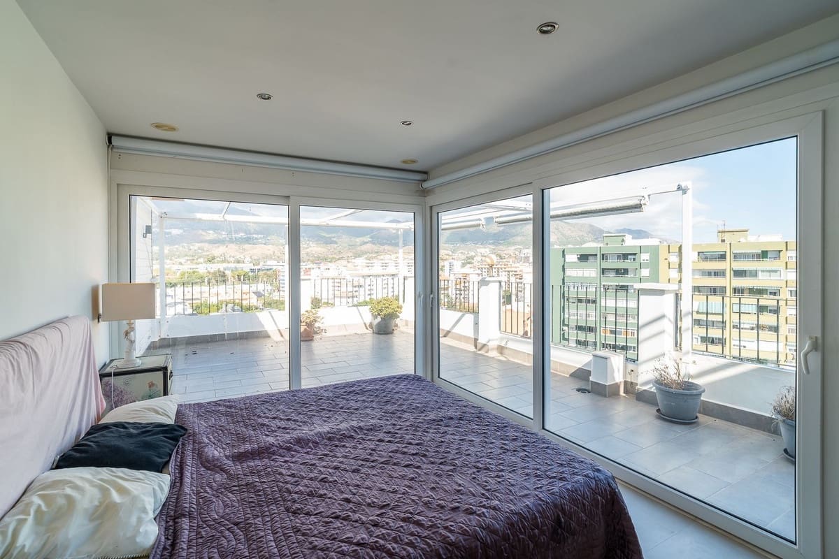 3 sypialnia Penthouse na sprzedaż w Fuengirola z basenem garażem - 1 250 000 € (Ref: 9444892)