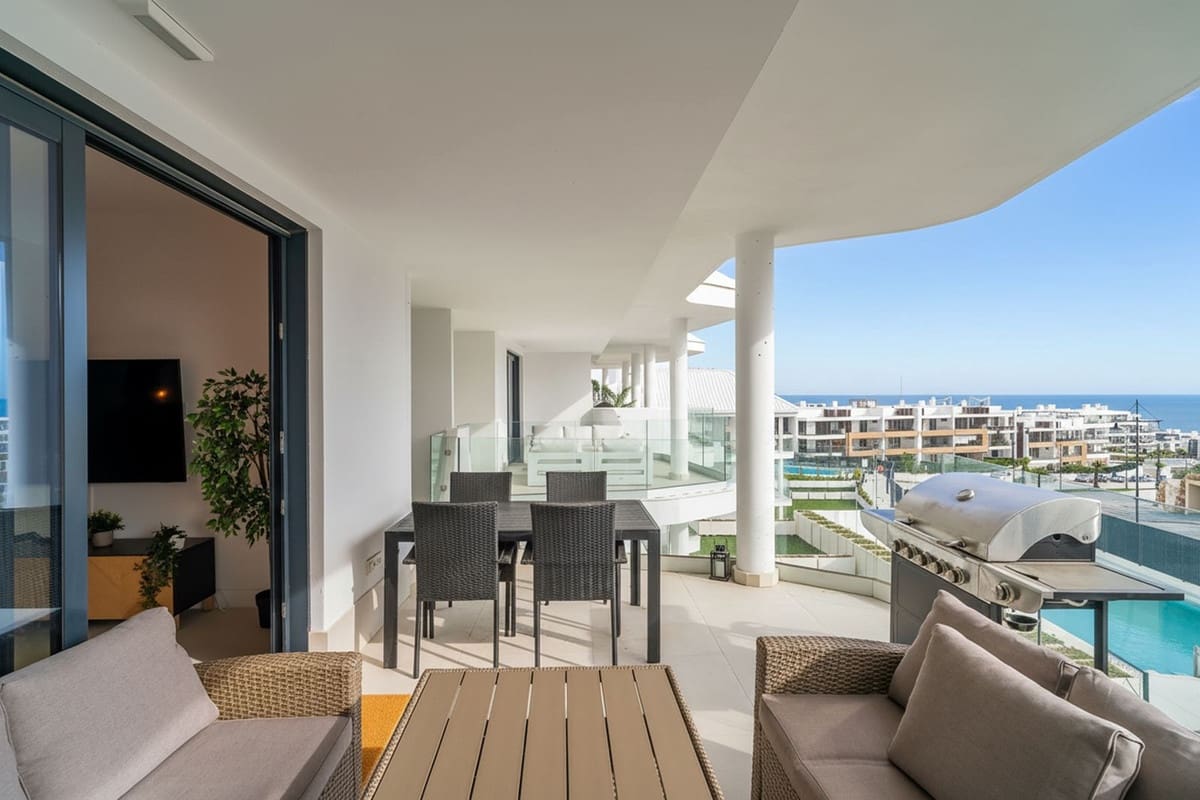 3 bedroom Apartment for sale in Fuengirola with pool garage - € 499,000 (Ref: 9444893)