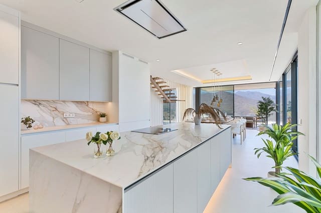 5 bedroom Villa for sale in Mijas Golf, Mijas with pool garage - € 3,100,000 (Ref: 9450664)