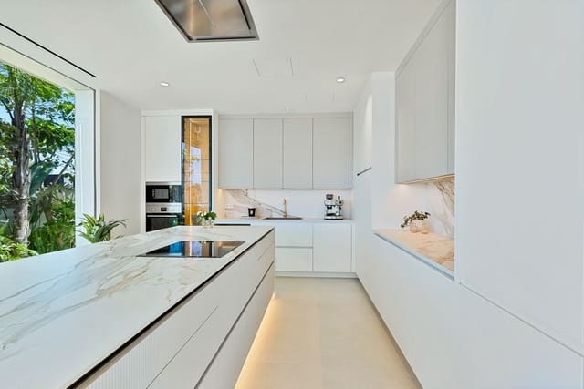 5 bedroom Villa for sale in Mijas Golf, Mijas with pool garage - € 3,100,000 (Ref: 9450664)
