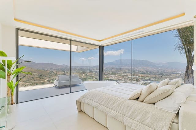 5 bedroom Villa for sale in Mijas Golf, Mijas with pool garage - € 3,100,000 (Ref: 9450664)