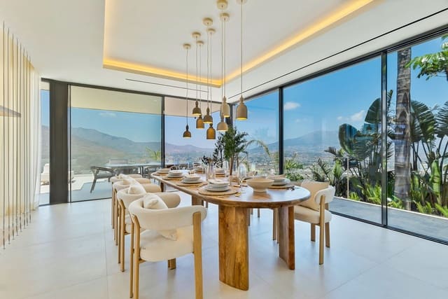 5 bedroom Villa for sale in Mijas Golf, Mijas with pool garage - € 3,100,000 (Ref: 9450664)