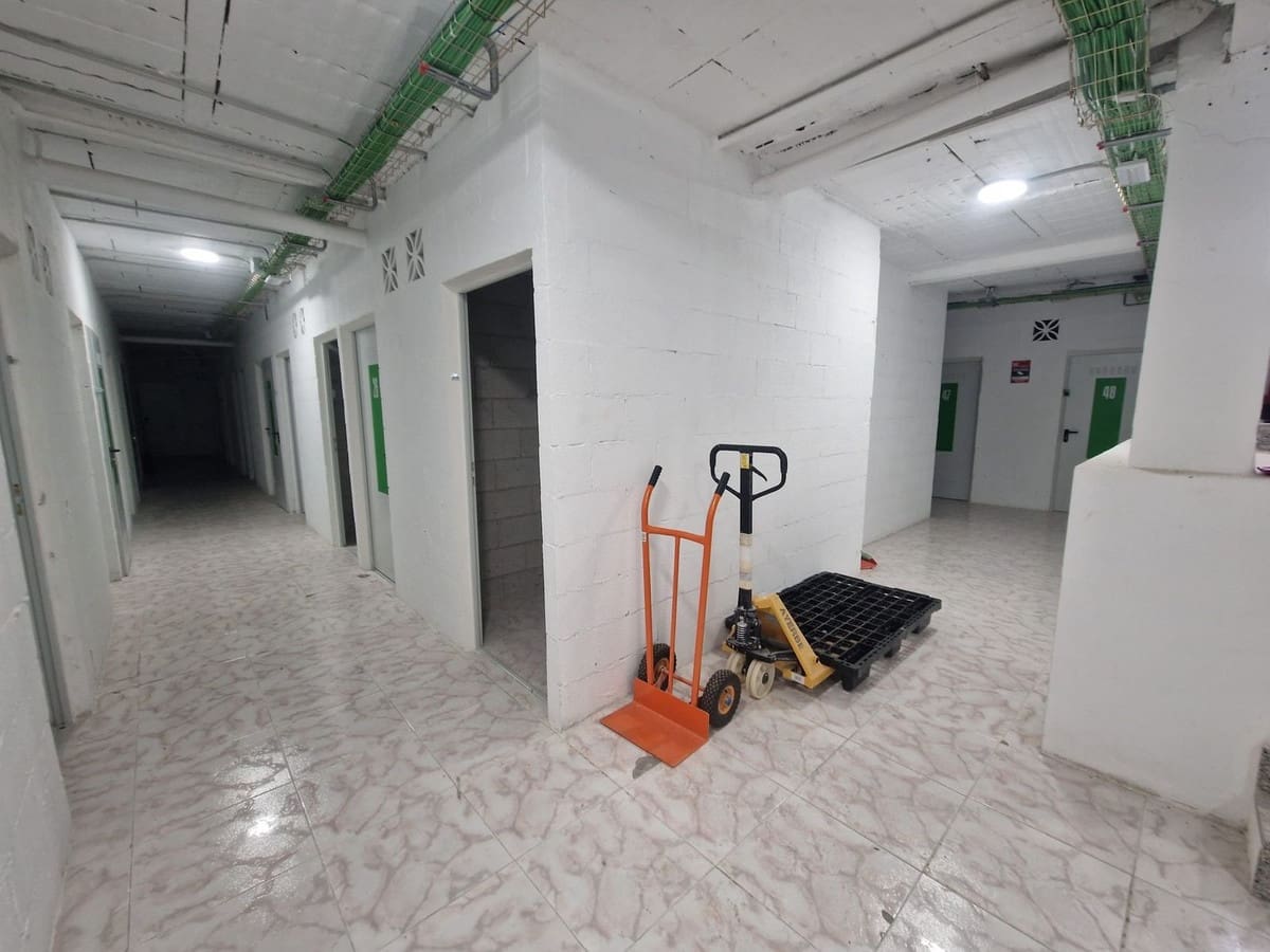 Commercial for sale in Fuengirola - € 890,000 (Ref: 9453639)