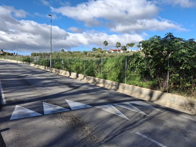 Teren niezagospodarowany na sprzedaż w Alhaurín de la Torre - 327 225 € (Ref: 9464891)