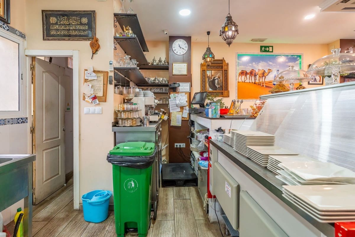 1 soveværelse Restaurant/Bar til salg i Fuengirola med garage - € 55.000 (Ref: 9506277)