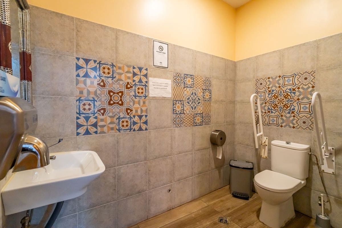 1 soveværelse Restaurant/Bar til salg i Fuengirola med garage - € 55.000 (Ref: 9506277)