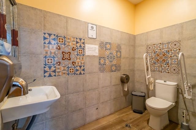 1 soveværelse Restaurant/Bar til salg i Fuengirola med garage - € 55.000 (Ref: 9506277)