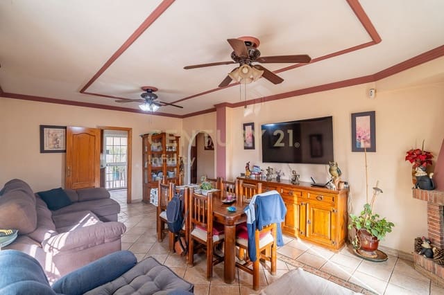 7 makuuhuone Huvila myytävänä paikassa Mijas mukana uima-altaan - 440 000 € (Ref: 9509247)