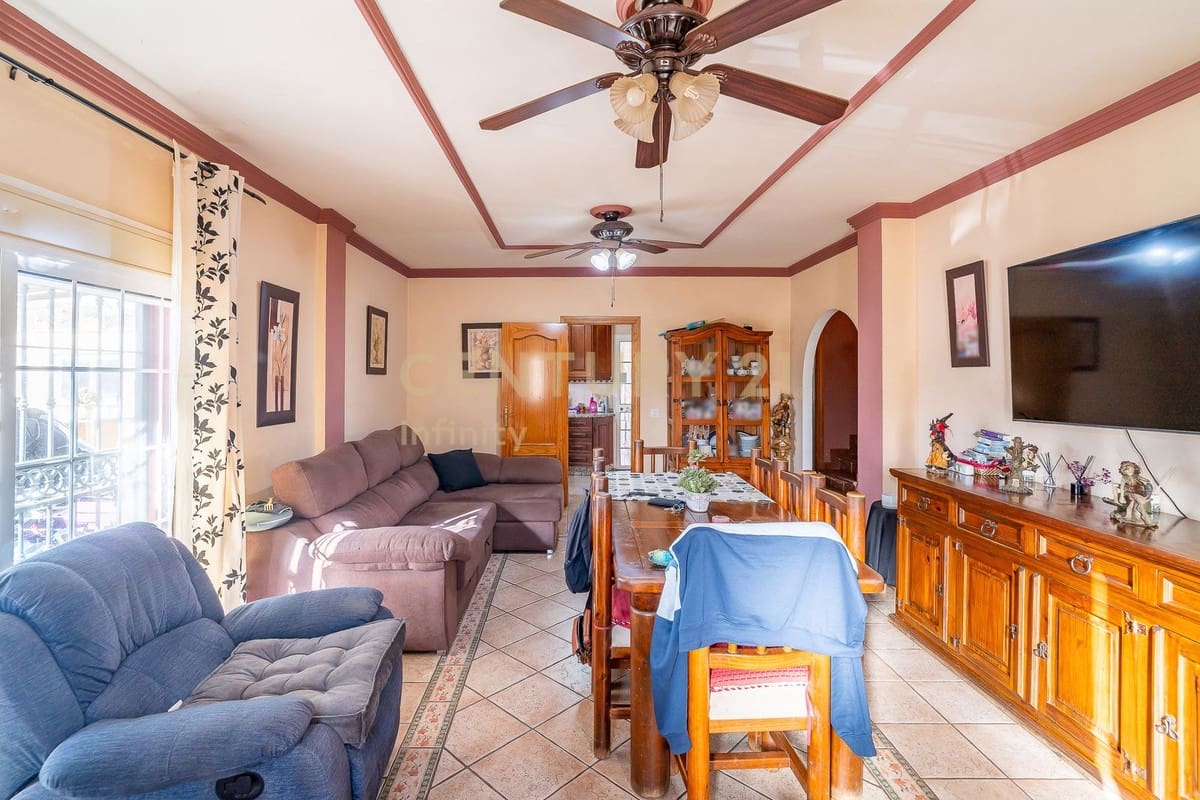 7 bedroom Villa for sale in Mijas with pool - € 440,000 (Ref: 9509247)