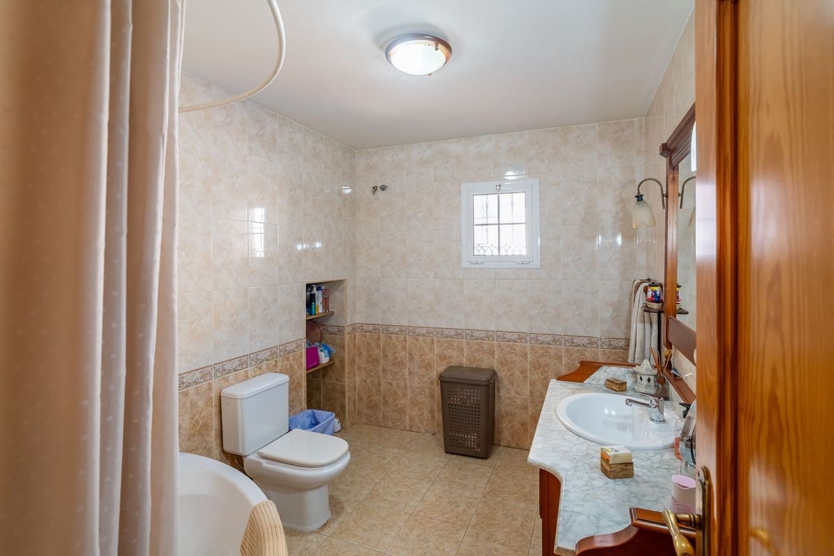 7 bedroom Villa for sale in Mijas with pool - € 440,000 (Ref: 9509247)