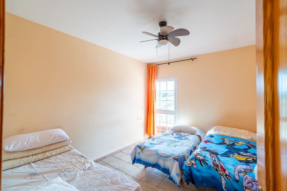 7 bedroom Villa for sale in Mijas with pool - € 440,000 (Ref: 9509247)