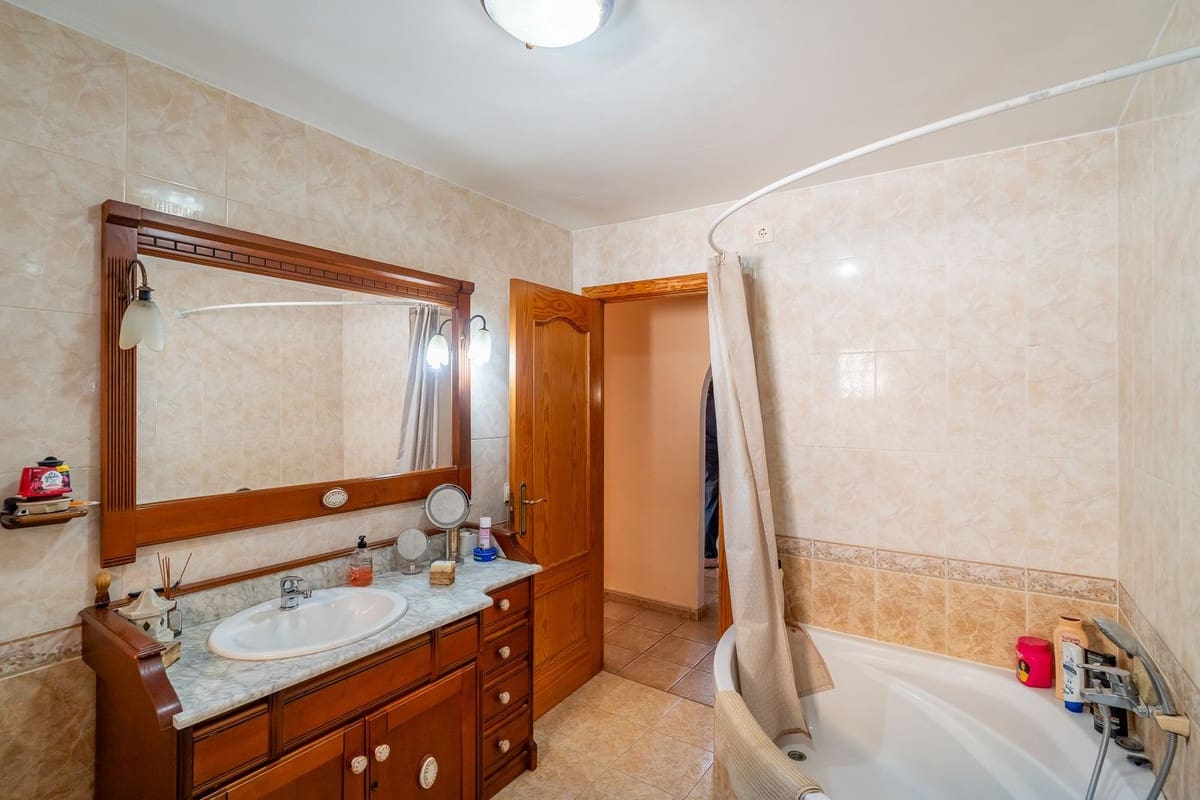 7 bedroom Villa for sale in Mijas with pool - € 440,000 (Ref: 9509247)