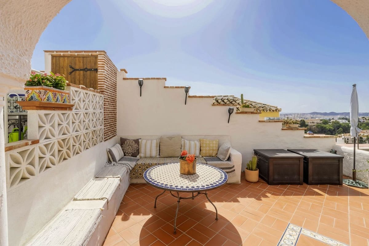 6 bedroom Villa for sale in Fuengirola with pool garage - € 1,195,000 (Ref: 9598520)