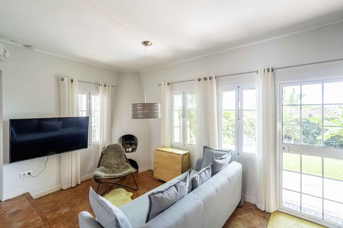 6 bedroom Villa for sale in Fuengirola with pool garage - € 1,195,000 (Ref: 9598520)