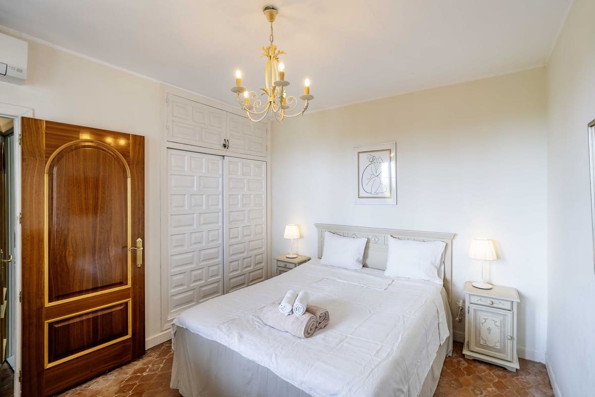 6 bedroom Villa for sale in Fuengirola with pool garage - € 1,195,000 (Ref: 9598520)