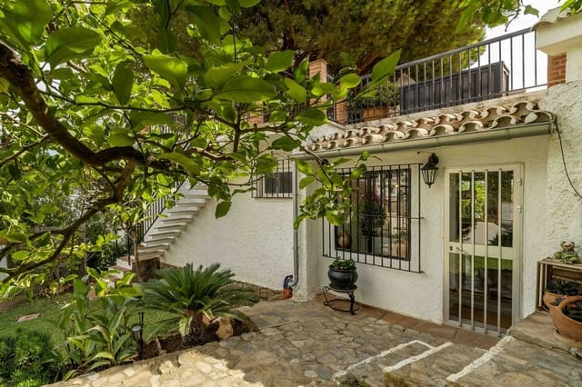 6 soveværelse Villa til salg i Fuengirola med swimmingpool garage - € 1.195.000 (Ref: 9598520)