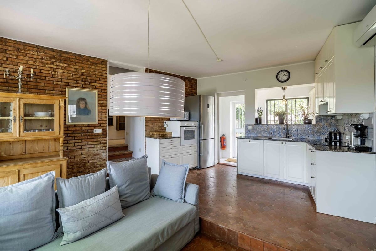 6 bedroom Villa for sale in Fuengirola with pool garage - € 1,195,000 (Ref: 9598520)