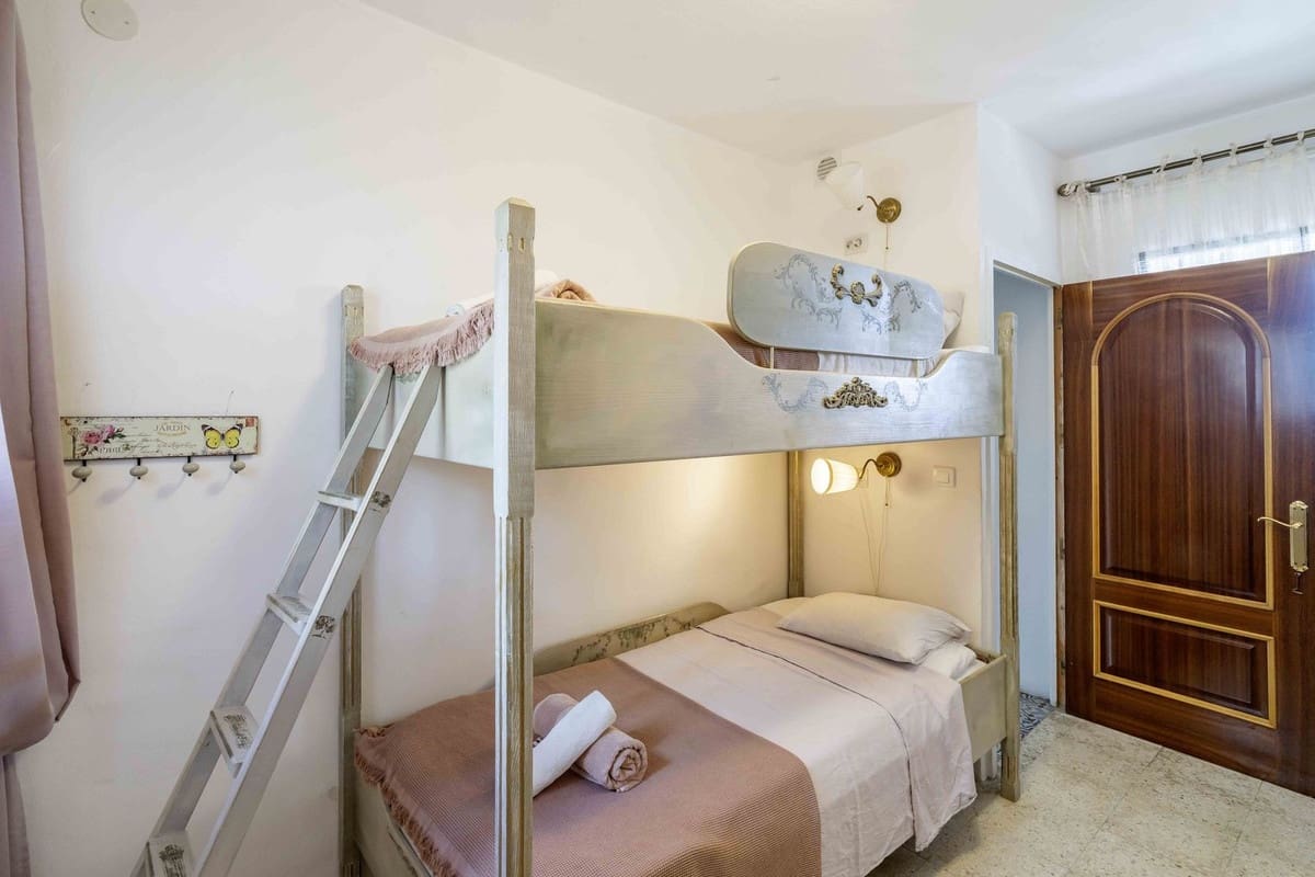 6 bedroom Villa for sale in Fuengirola with pool garage - € 1,195,000 (Ref: 9598520)