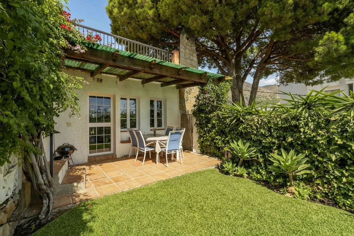 6 bedroom Villa for sale in Fuengirola with pool garage - € 1,195,000 (Ref: 9598520)