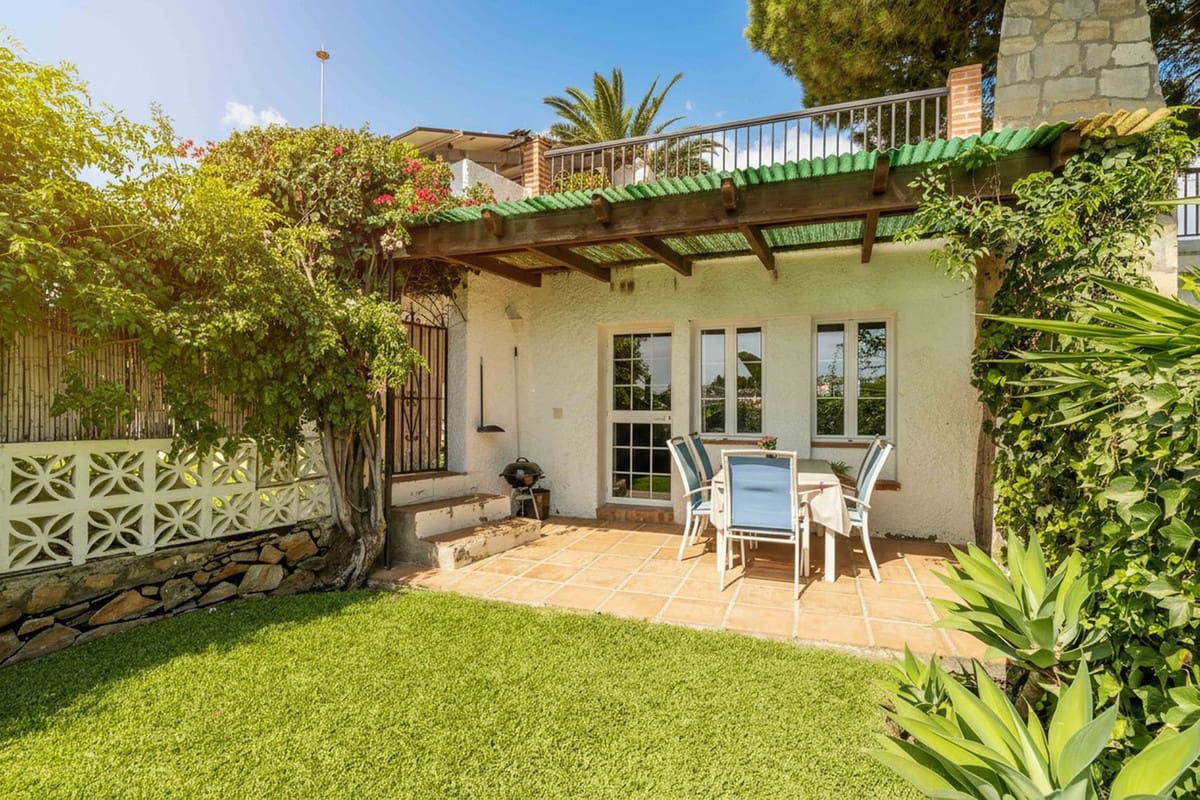 6 bedroom Villa for sale in Fuengirola with pool garage - € 1,195,000 (Ref: 9598520)