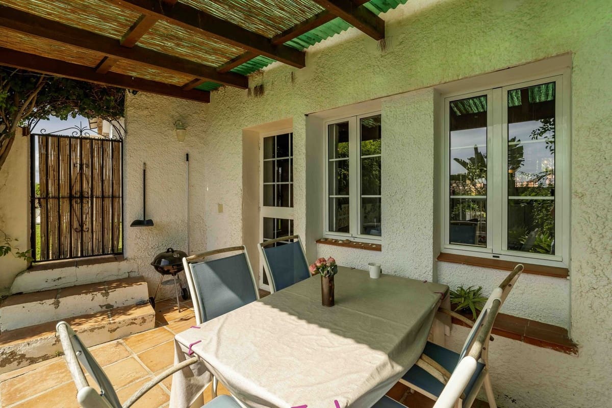6 bedroom Villa for sale in Fuengirola with pool garage - € 1,195,000 (Ref: 9598520)
