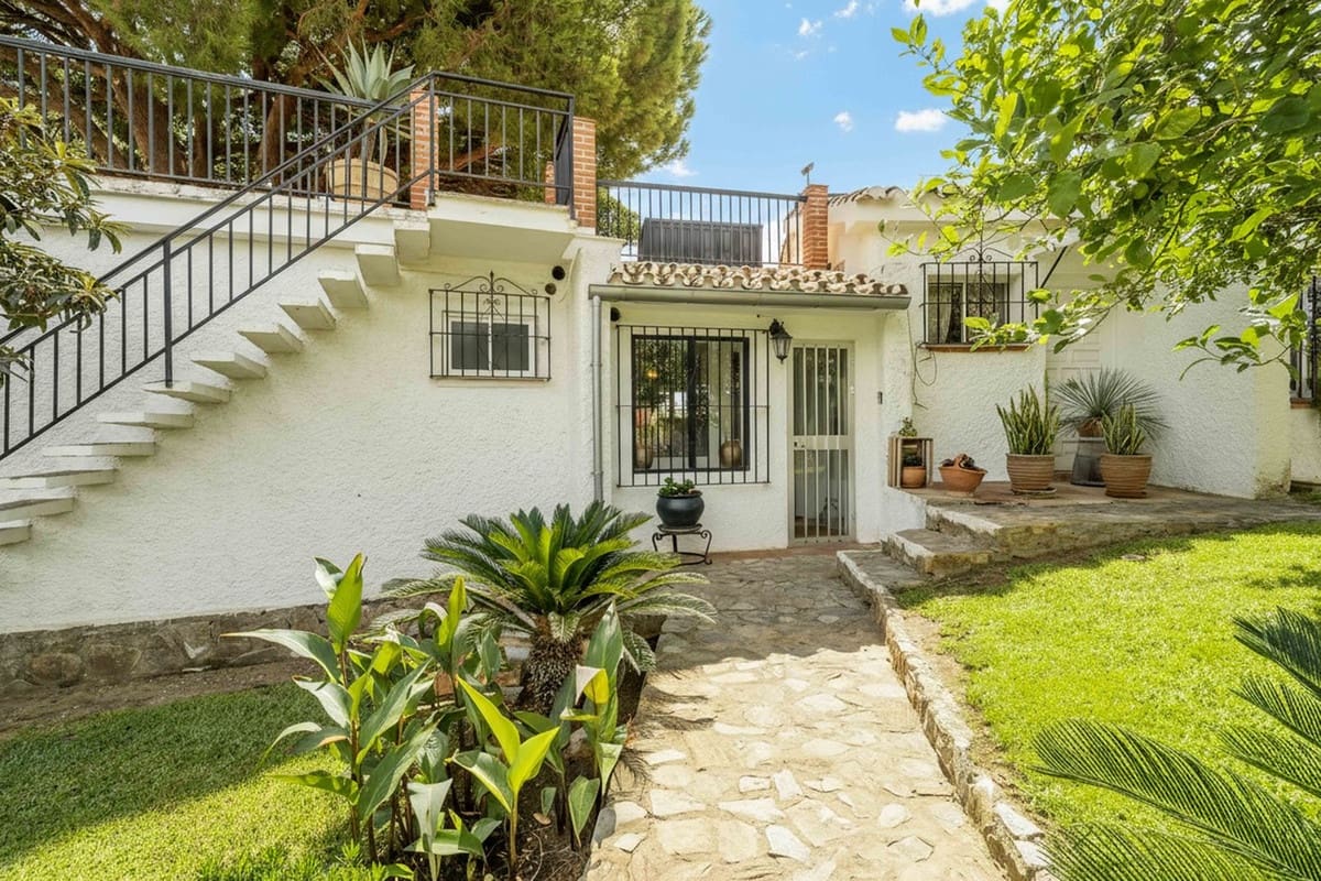 6 bedroom Villa for sale in Fuengirola with pool garage - € 1,195,000 (Ref: 9598520)
