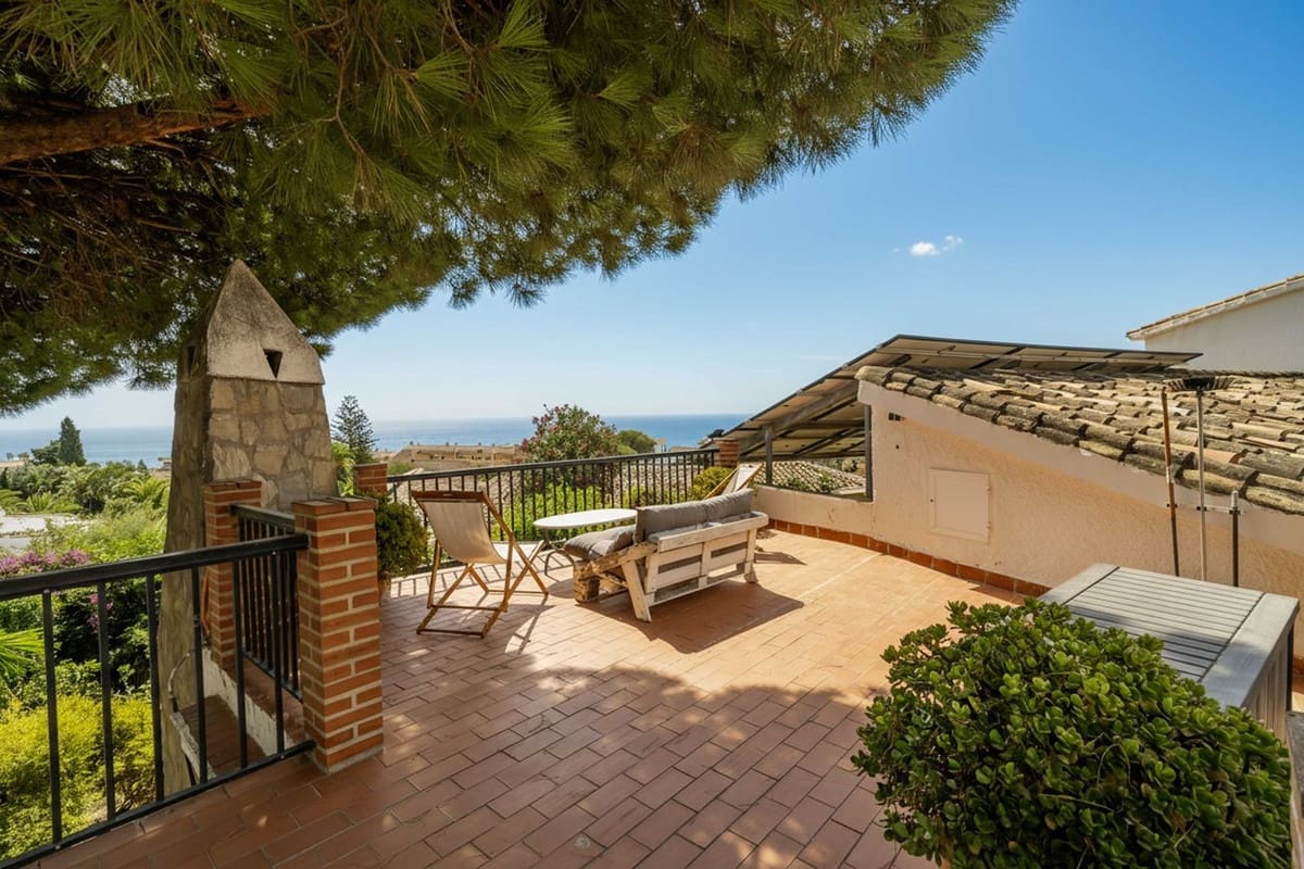 6 bedroom Villa for sale in Fuengirola with pool garage - € 1,195,000 (Ref: 9598520)