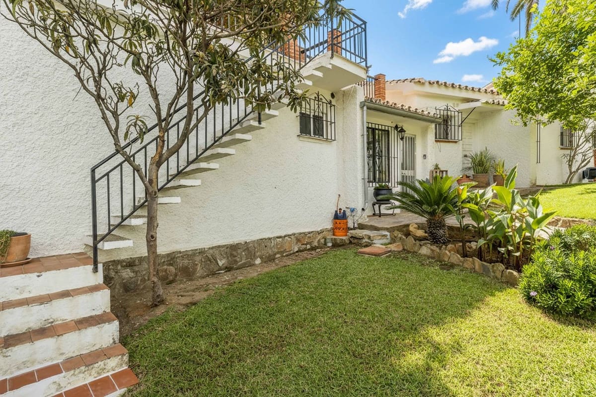 6 bedroom Villa for sale in Fuengirola with pool garage - € 1,195,000 (Ref: 9598520)