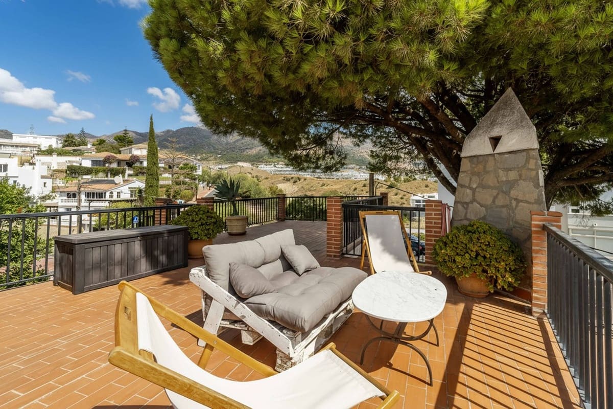 6 bedroom Villa for sale in Fuengirola with pool garage - € 1,195,000 (Ref: 9598520)