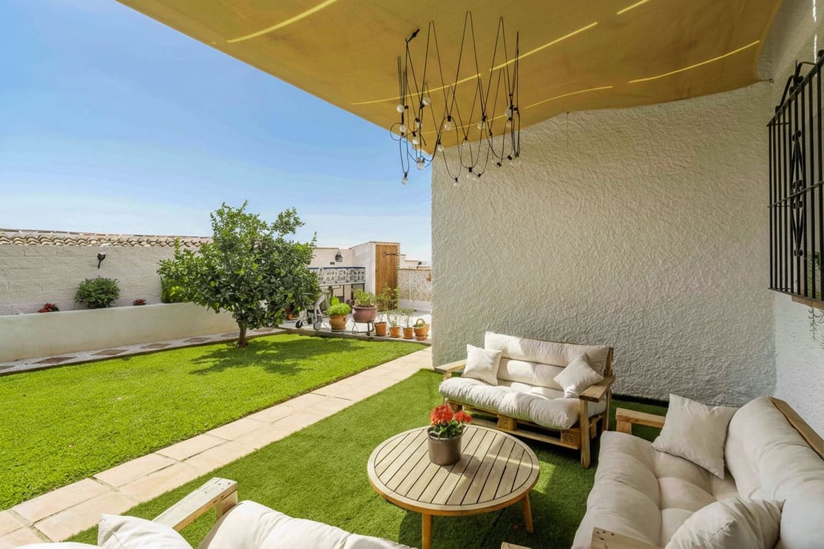 6 bedroom Villa for sale in Fuengirola with pool garage - € 1,195,000 (Ref: 9598520)