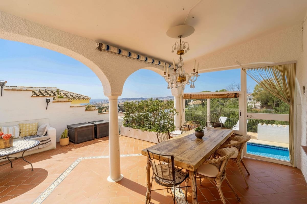 6 bedroom Villa for sale in Fuengirola with pool garage - € 1,195,000 (Ref: 9598520)