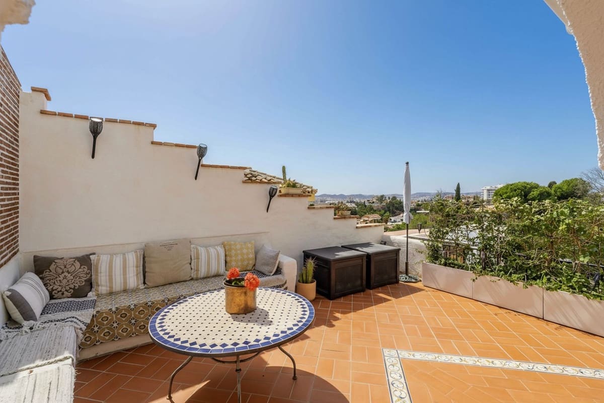 6 bedroom Villa for sale in Fuengirola with pool garage - € 1,195,000 (Ref: 9598520)