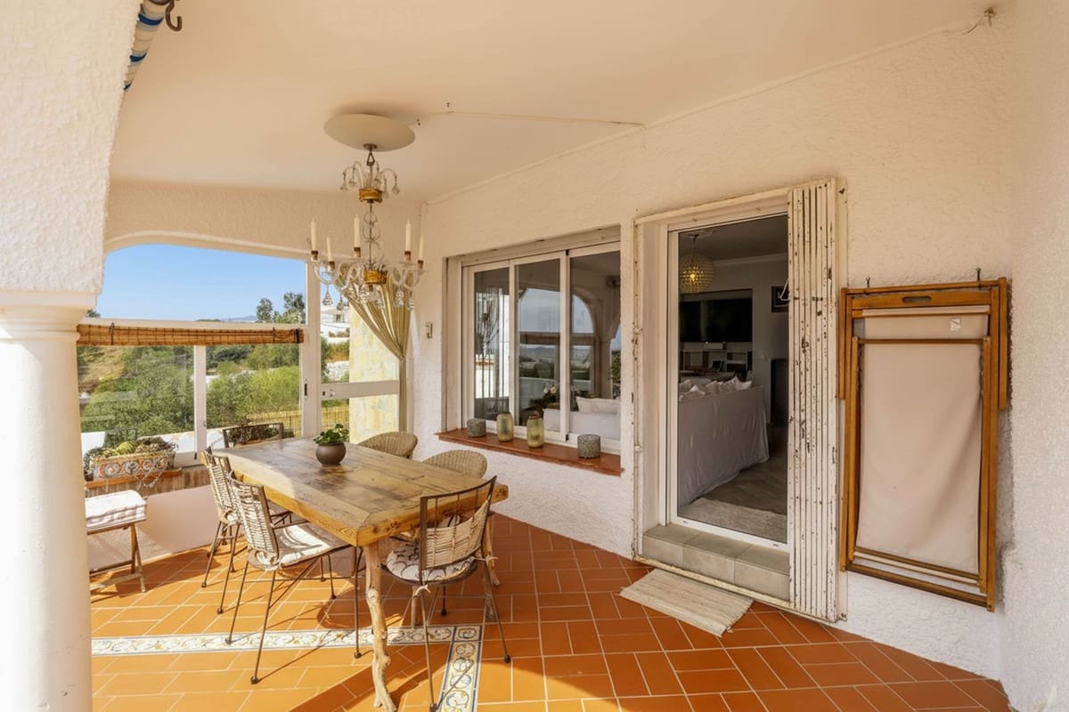 6 bedroom Villa for sale in Fuengirola with pool garage - € 1,195,000 (Ref: 9598520)
