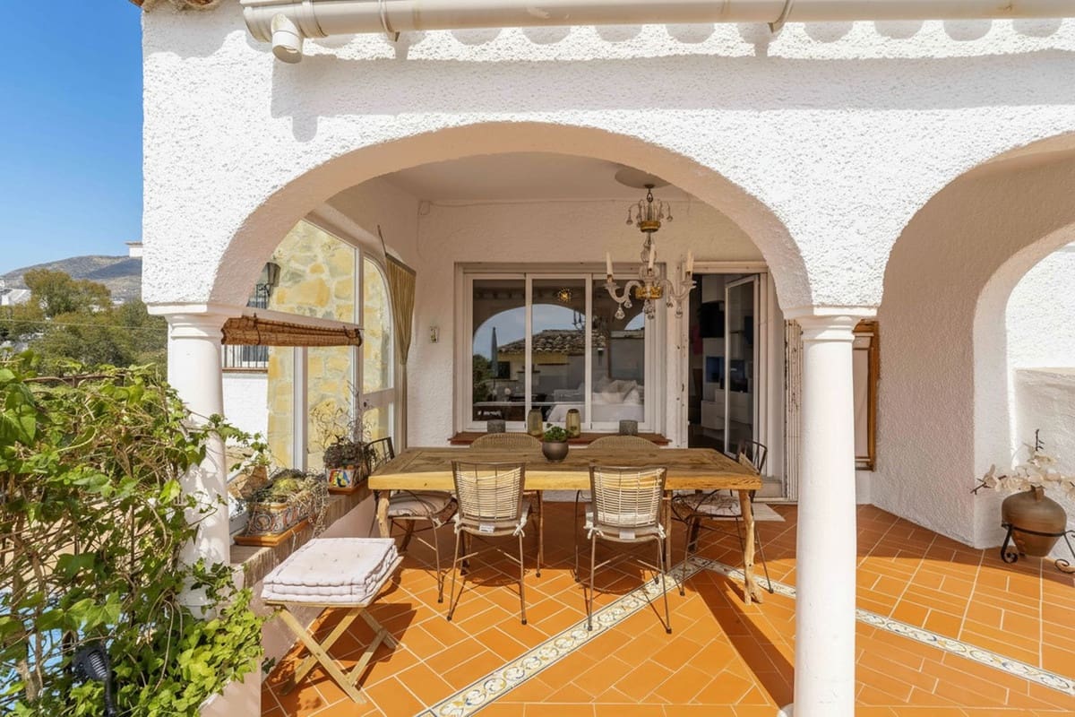 6 bedroom Villa for sale in Fuengirola with pool garage - € 1,195,000 (Ref: 9598520)