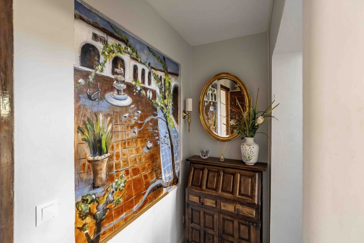 6 bedroom Villa for sale in Fuengirola with pool garage - € 1,195,000 (Ref: 9598520)