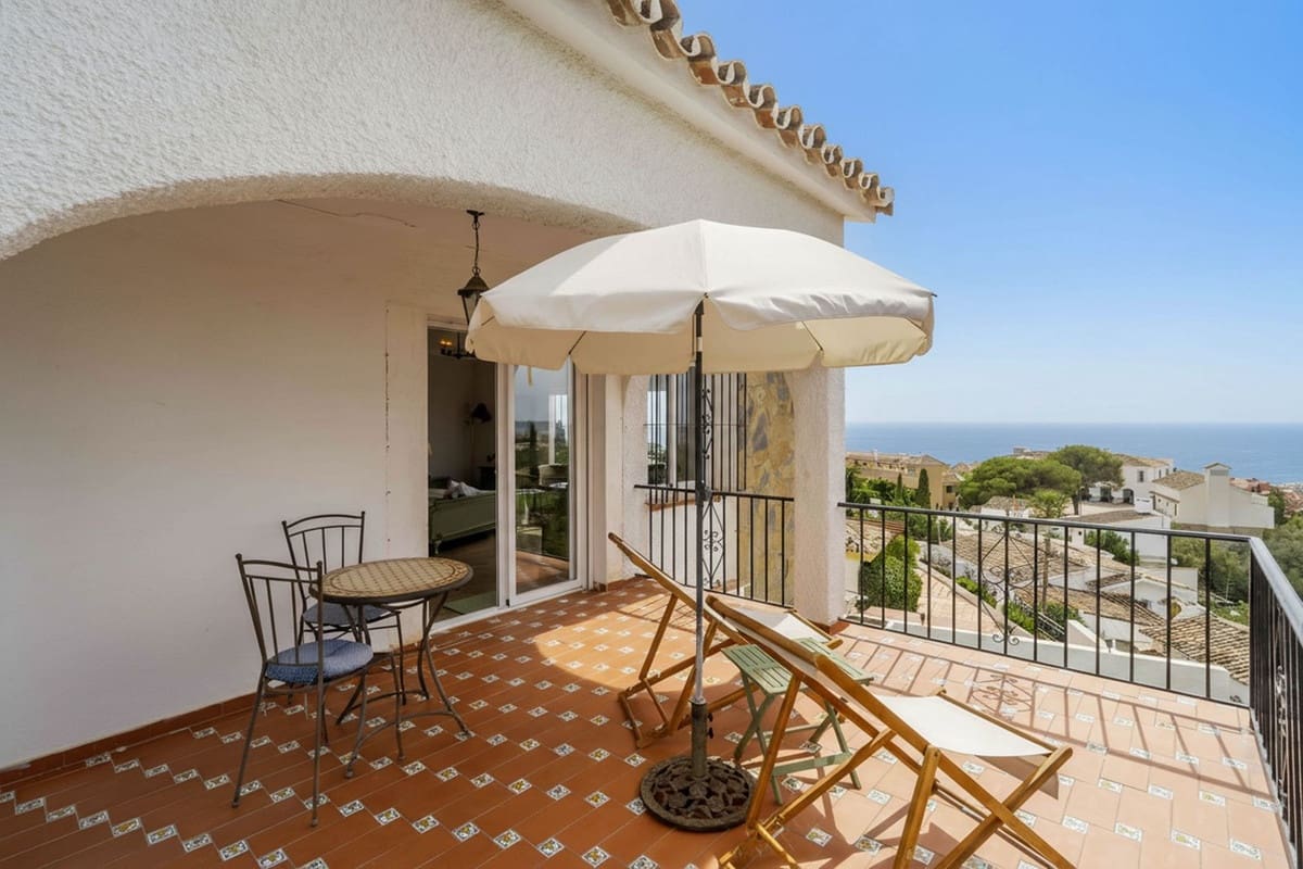 6 bedroom Villa for sale in Fuengirola with pool garage - € 1,195,000 (Ref: 9598520)