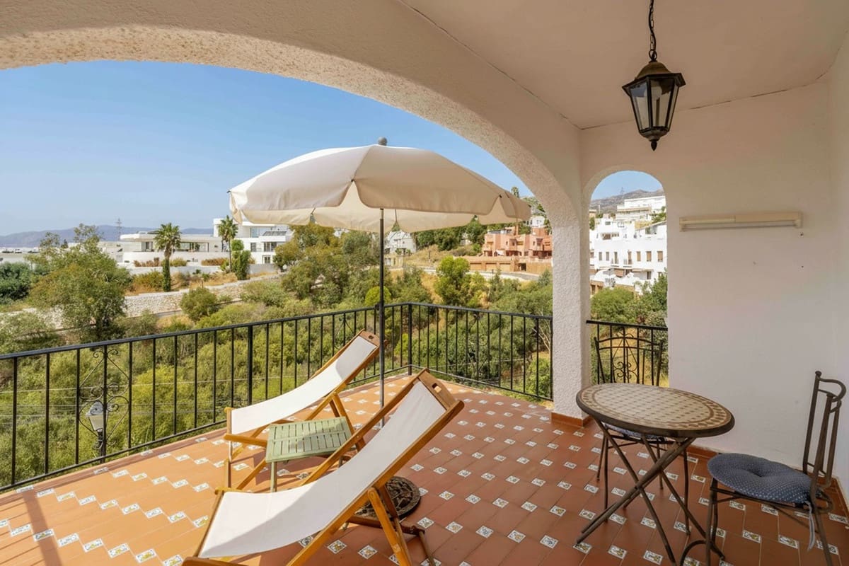 6 bedroom Villa for sale in Fuengirola with pool garage - € 1,195,000 (Ref: 9598520)