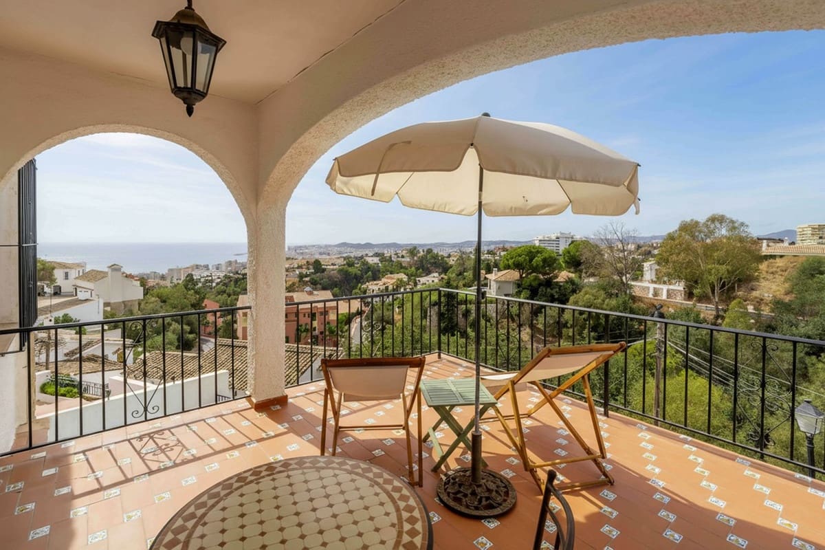 6 bedroom Villa for sale in Fuengirola with pool garage - € 1,195,000 (Ref: 9598520)