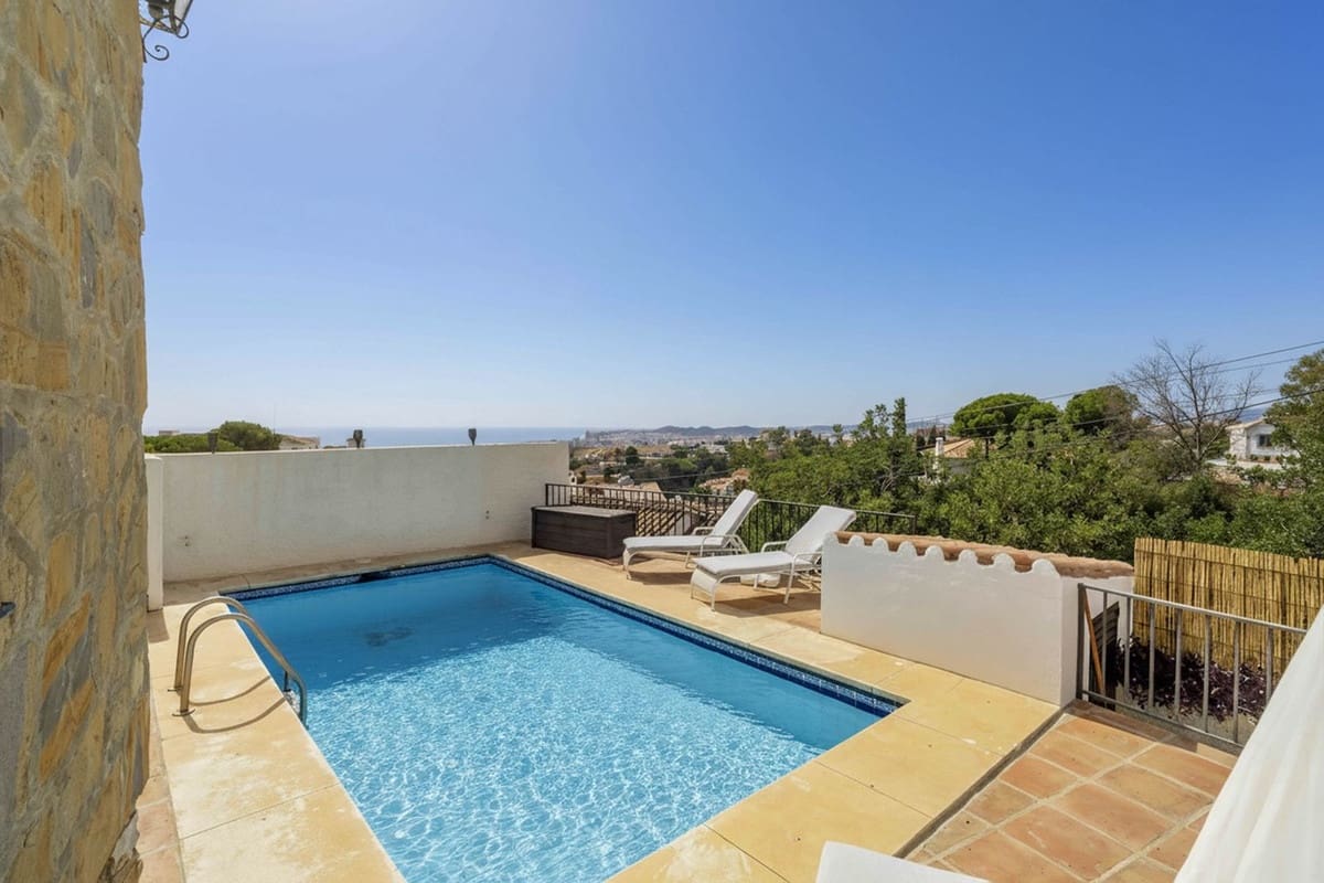 6 bedroom Villa for sale in Fuengirola with pool garage - € 1,195,000 (Ref: 9598520)