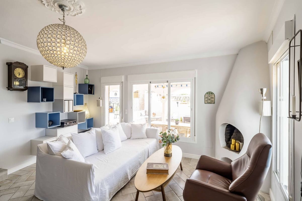 6 bedroom Villa for sale in Fuengirola with pool garage - € 1,195,000 (Ref: 9598520)