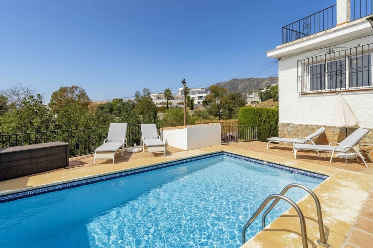 6 bedroom Villa for sale in Fuengirola with pool garage - € 1,195,000 (Ref: 9598520)