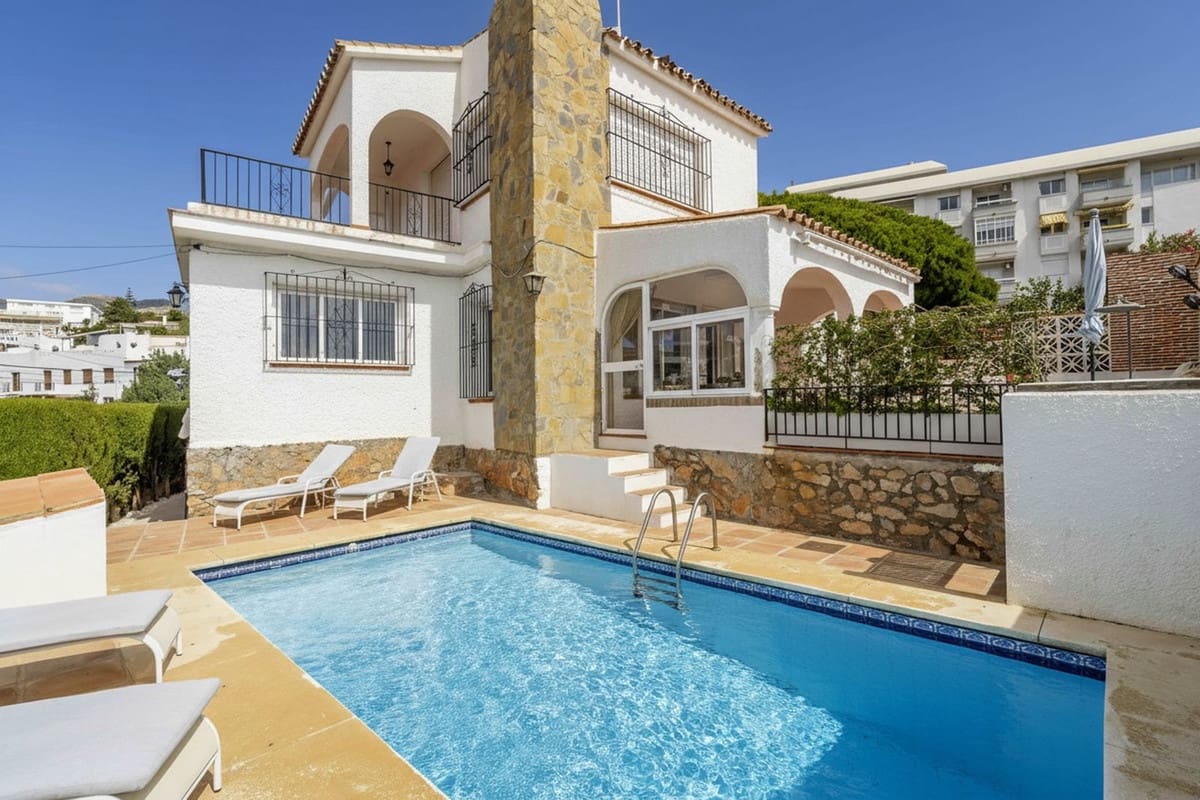 6 bedroom Villa for sale in Fuengirola with pool garage - € 1,195,000 (Ref: 9598520)