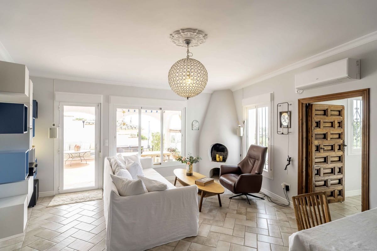 6 bedroom Villa for sale in Fuengirola with pool garage - € 1,195,000 (Ref: 9598520)
