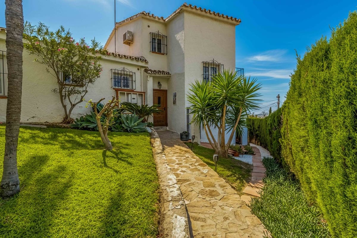 6 bedroom Villa for sale in Fuengirola with pool garage - € 1,195,000 (Ref: 9598520)