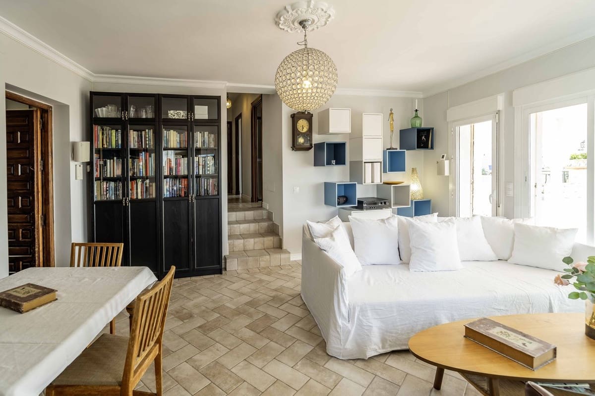 6 bedroom Villa for sale in Fuengirola with pool garage - € 1,195,000 (Ref: 9598520)